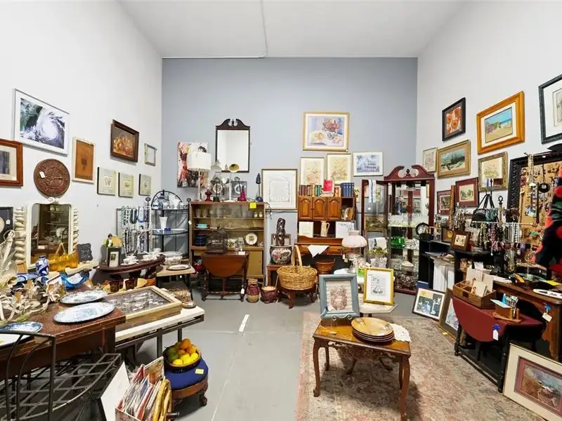 1926 Vintage Retail Showroom in Seminole/tampa Heights with High Visibility and Parking