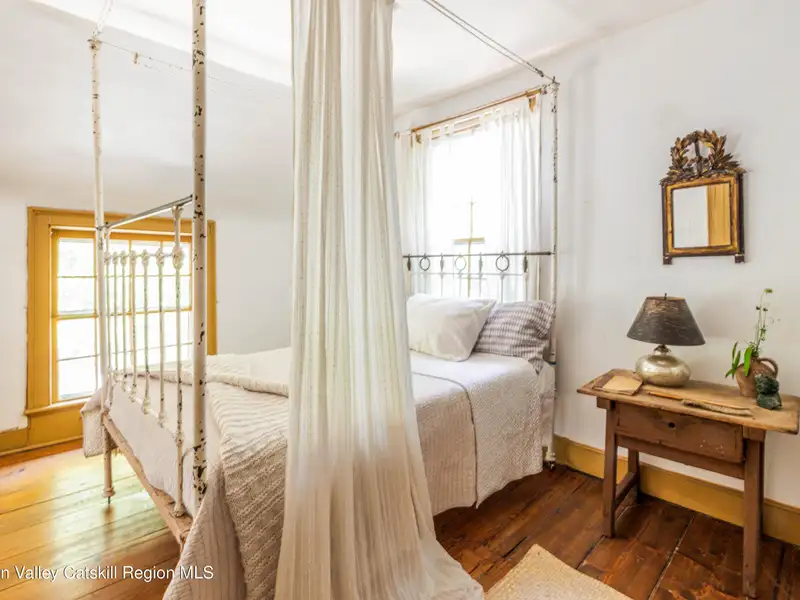 Historic Mixed-use Landmark in Kinderhook Village with Restaurant and Flexible Suites