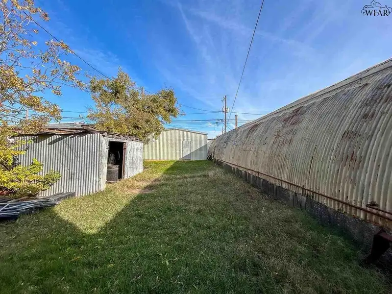 Versatile Commercial Property with Retail Space and Warehouse Near Major Highways