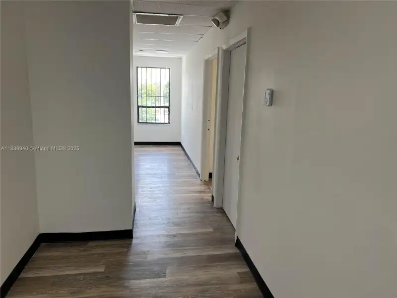 For Lease: Versatile Second-floor Retail/office Space in Pompano Beach
