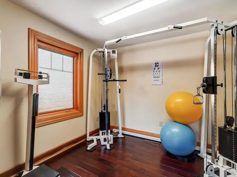 Standalone Commercial Building with Office Suite in Prime Hilliard Location