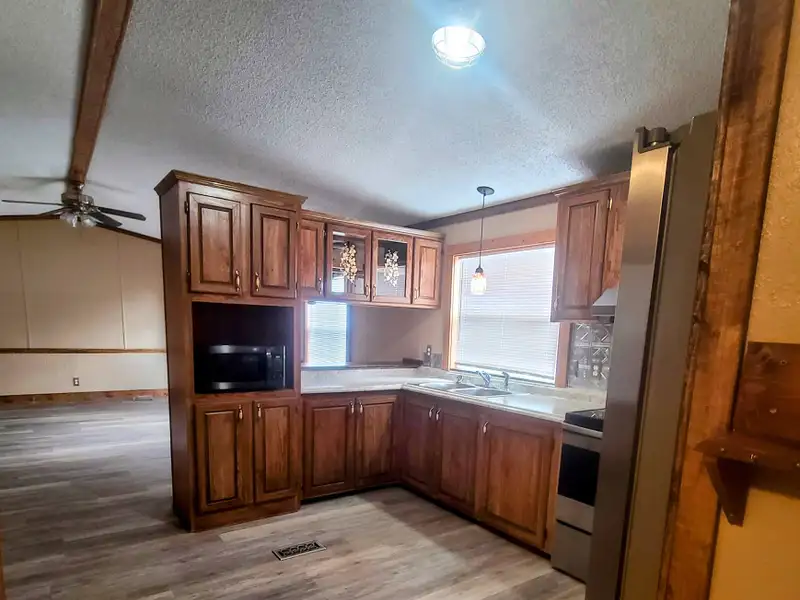 Income-producing Duplex in Ingram, Tx with Positive Cash Flow and Privacy Fencing