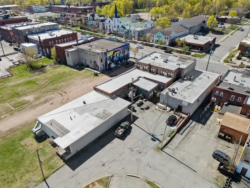 Upscale Office Spaces for Lease in Monticello's Prime Commercial Corridor