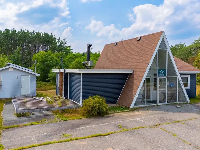 Commercial Restaurant on 1.13 Acres with General Basic Zoning in New Ross, Ns