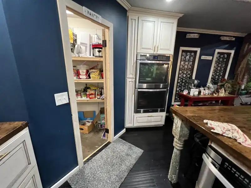 Versatile Mixed-use Property with Office Space and Storage in Residential Area
