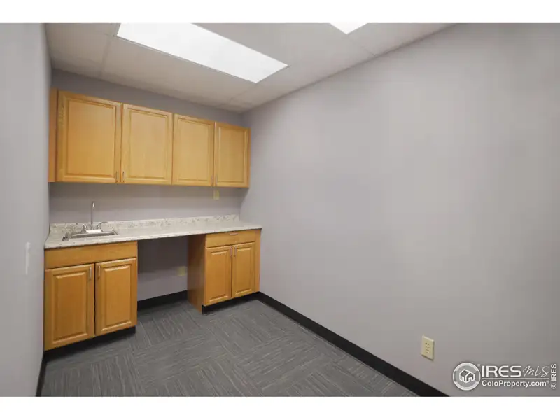 Industrial Office/warehouse for Lease in Loveland, Co - 5,057 Sf with Office Space