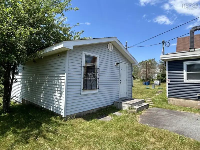 Commercial Restaurant on 1.13 Acres with General Basic Zoning in New Ross, Ns