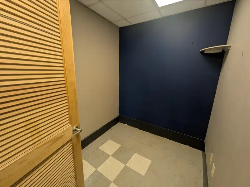 End Unit Commercial Space for Rent Near Main St. - Ideal for Retail or Professional Use