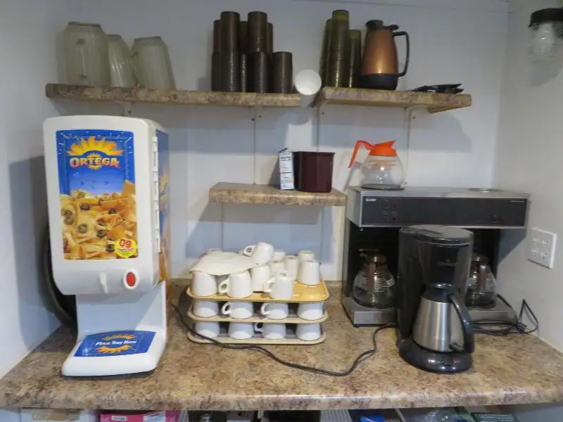 Turnkey Bar/restaurant with 2-bedroom Apartment and Development Potential in Northwoods