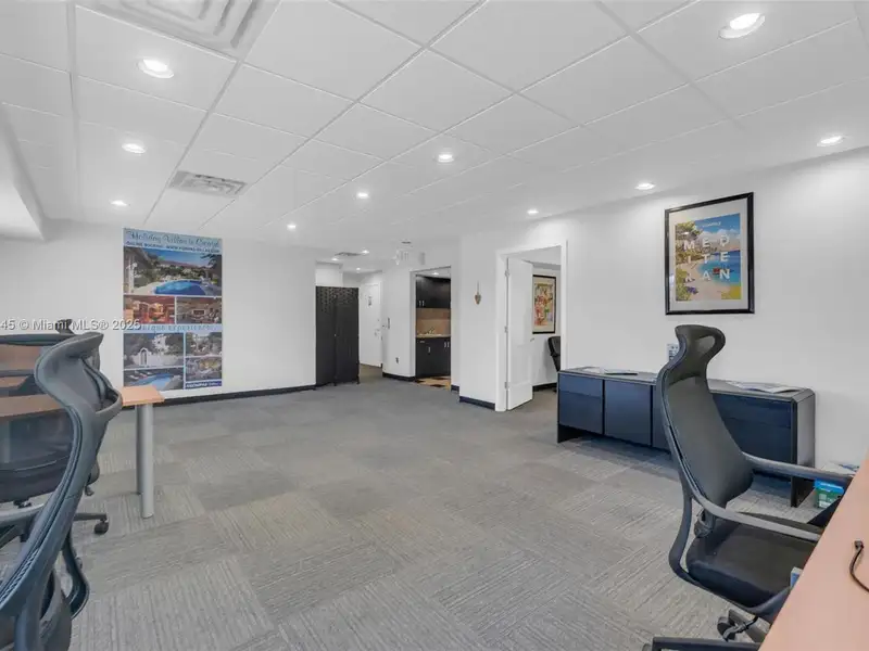 Modern 853 Sf Office Suite in Prime Fort Lauderdale Location with Parking