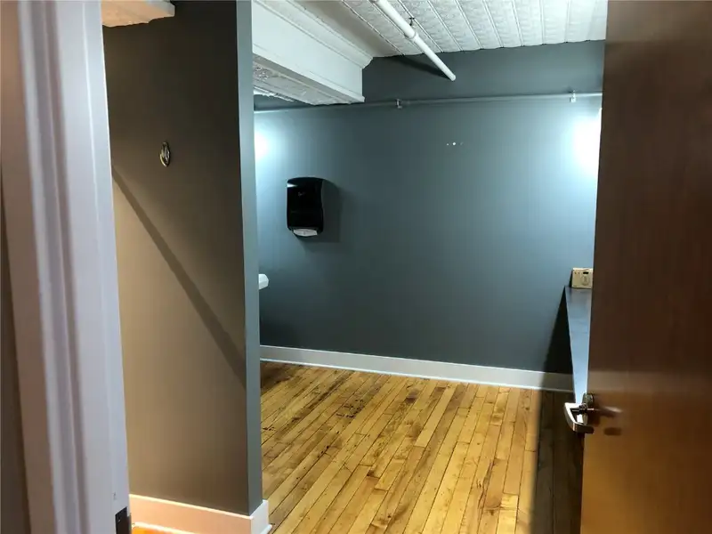 Spacious Open Studio in Historic Smulekoff’s Building - Ideal for Mindful Practices