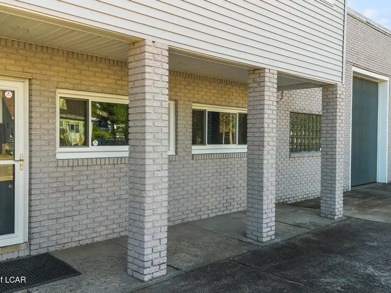 8,000+ Sq Ft Versatile Building in Central Wyoming Near Wyoming Ave