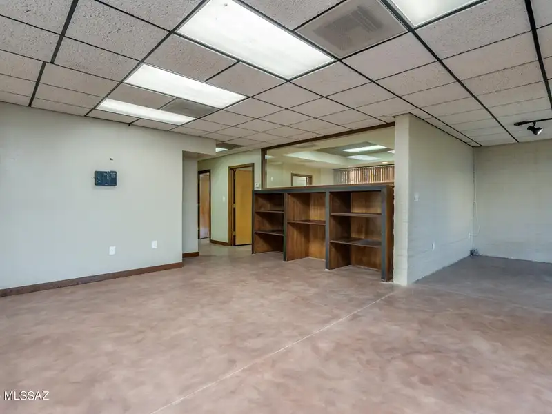 2,975 Sqft Office Space for Sale in Prime Broadway and Wilmot Location with Parking Lot