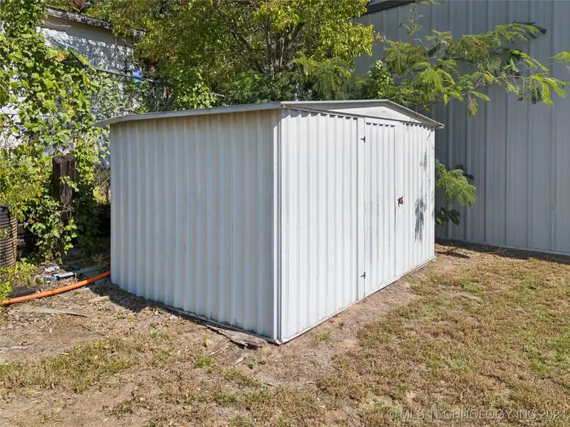 Versatile Former Machine Shop in Prime Downtown Sand Springs Location