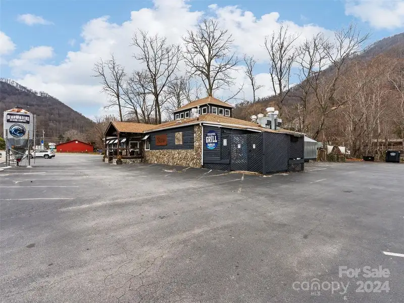 Commercial Restaurant and Brewery with Mountain Views in Maggie Valley