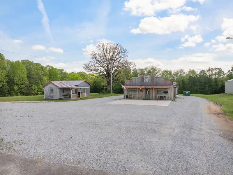 Commercial Restaurant on 3.4 Acres in Parsons, Tn with Highway Frontage and Modern Amenities