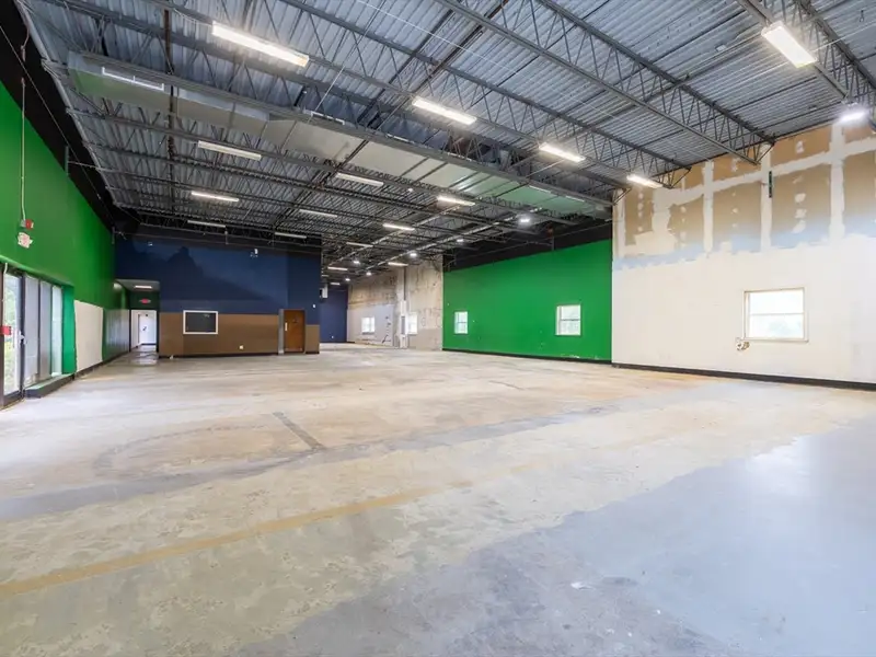 Industrial Building for Lease in North Reading with Office and Warehouse Flexibility