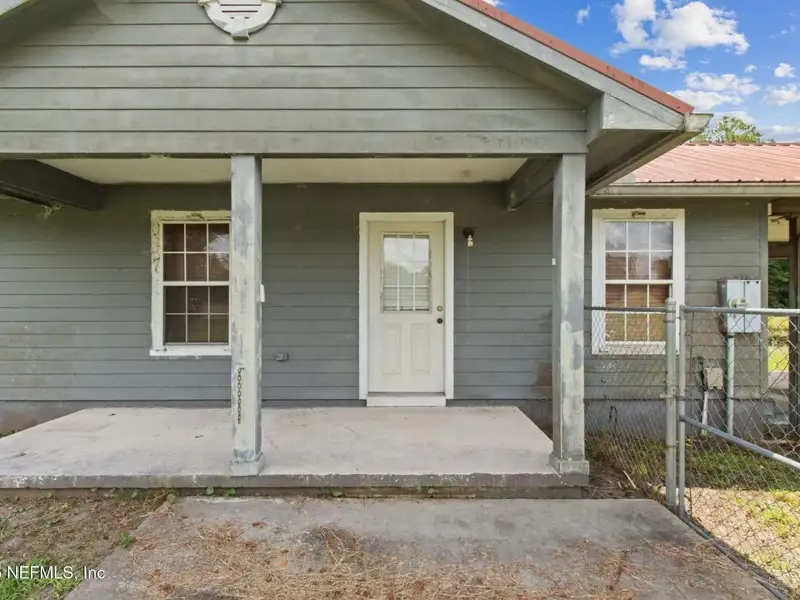 5.04-acre Mixed-use Parcel with Home and Shop in Nassau County