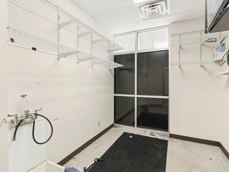 Multi-tenant Retail/office Space for Lease in Highland, in with Flexible Layout Options