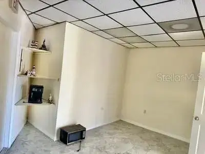 End Unit Office Space for Lease in New Port Richey - 850 Sq Ft, Multiple Offices