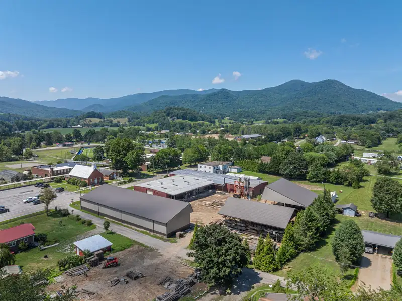 Mixed-use Industrial Property with Office, Storage, and Apartments in Bethel, Nc