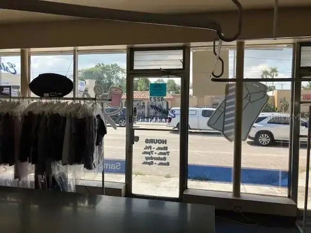 Corner Retail/office Site in South Tampa with Lighted Intersection and Roll-up Door