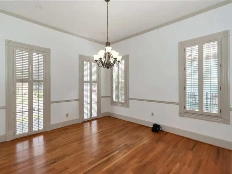 Mixed-use Property in Downtown Mobile with High Ceilings and Fenced Yard