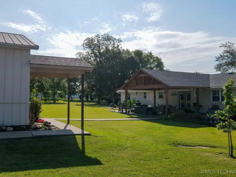 Commercial Property with House and Shops on 2 Acres in Coweta Near Casino