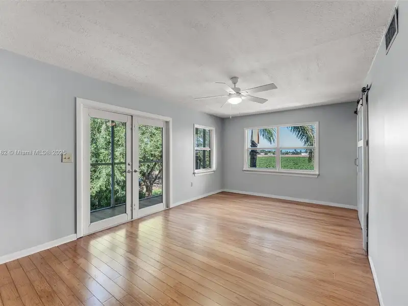Remodeled 5-bedroom Home on 1 Acre in Redlands Near National Parks