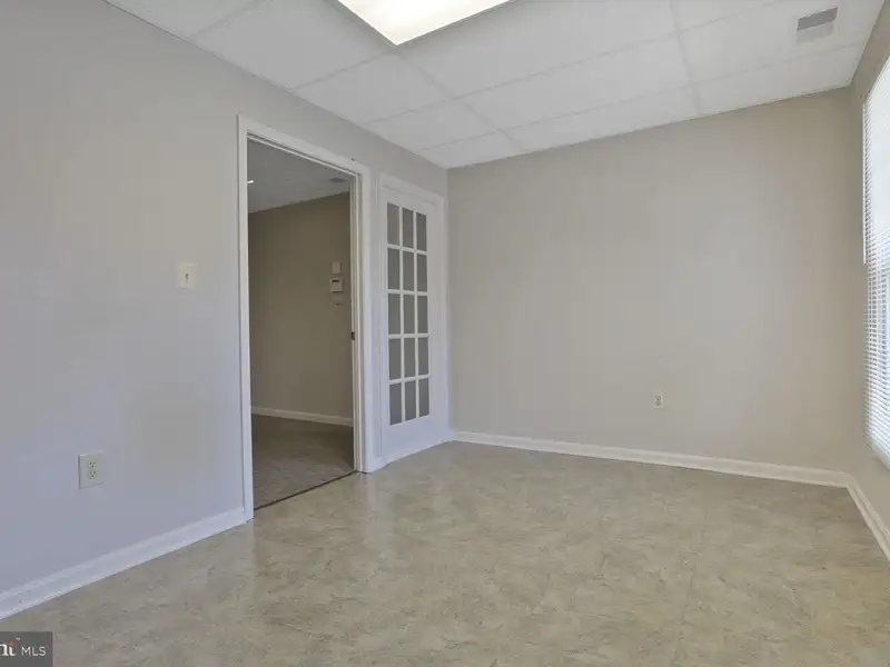 First-floor Commercial Office Suite in Desirable Ellicott City Location