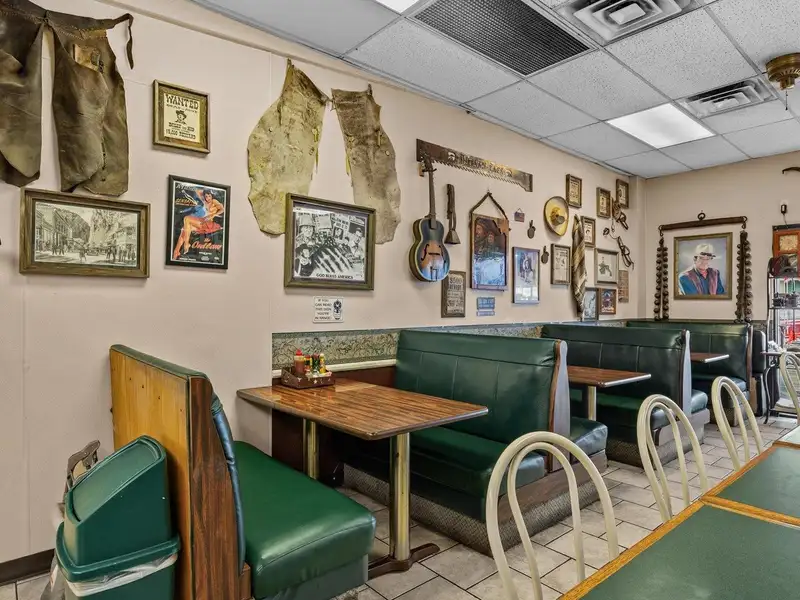 Established Restaurant Opportunity in High-visibility Cottonwood Mall, Grand Junction