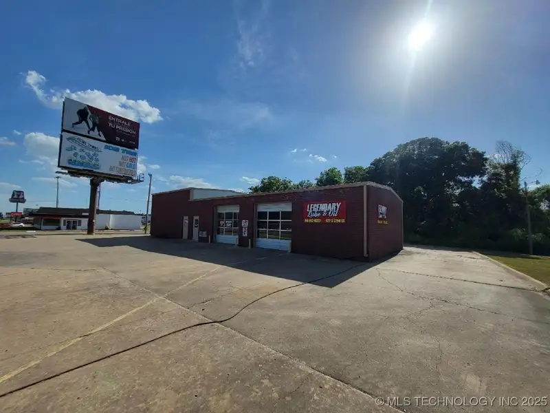 High-visibility Commercial Building on Hwy 69 Frontage in Muskogee