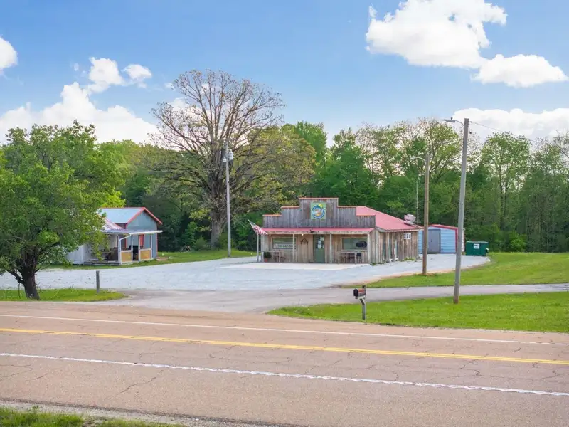 Commercial Restaurant on 3.4 Acres in Parsons, Tn with Extensive Equipment and Upgrades