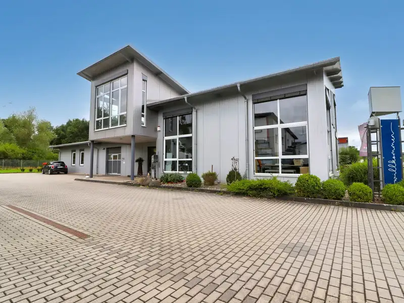 Versatile Commercial Property with Offices and Garden in Prime Location, 491 M² Usable Space