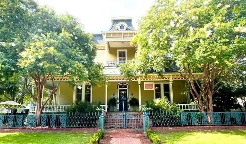 Versatile Historic District Property for Restaurant, Venue, or Retail with Ample Parking