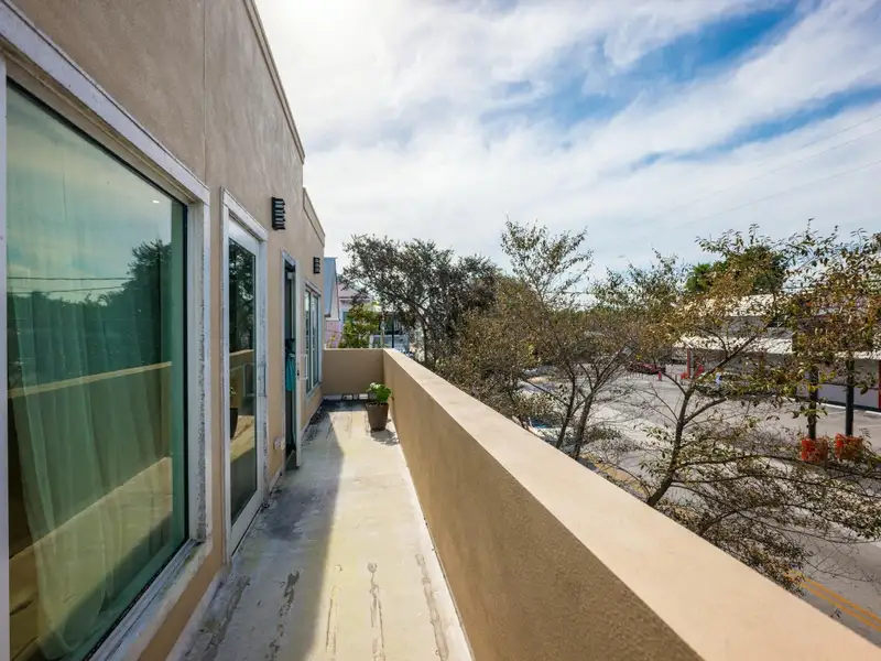 Mixed-use Compound with Residential and Commercial Units in Key West, Built 2021