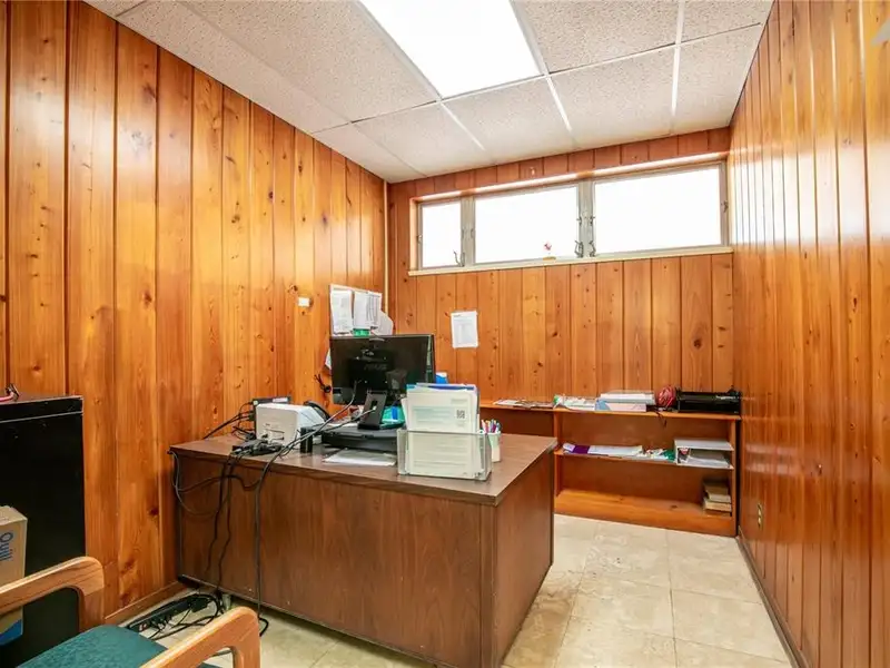 Medical Office Building for Sale in Prime Clermont Location with Ample Parking
