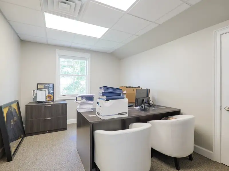 Executive Office Building in Loch Winn Business Park, Valdosta - Renovated with Ample Space