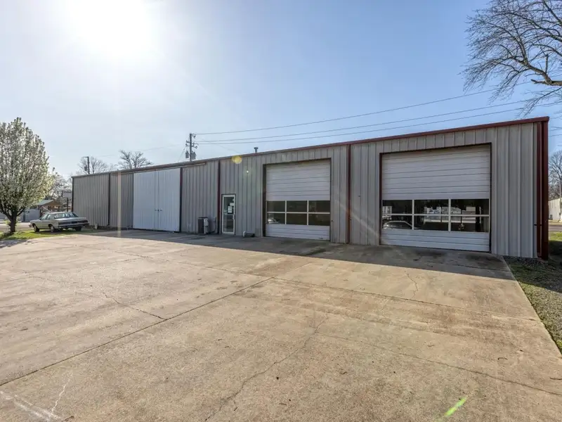 Profitable Auto Glass Repair and Body Shop with Expansion Potential in Hempstead County, Arkansas