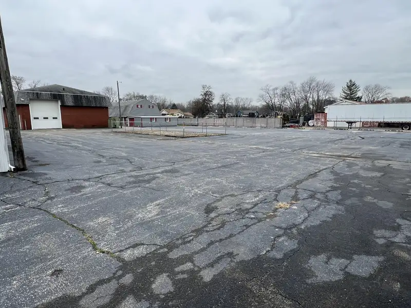 Industrial Flex Space for Lease with Overhead Door and Gated Parking