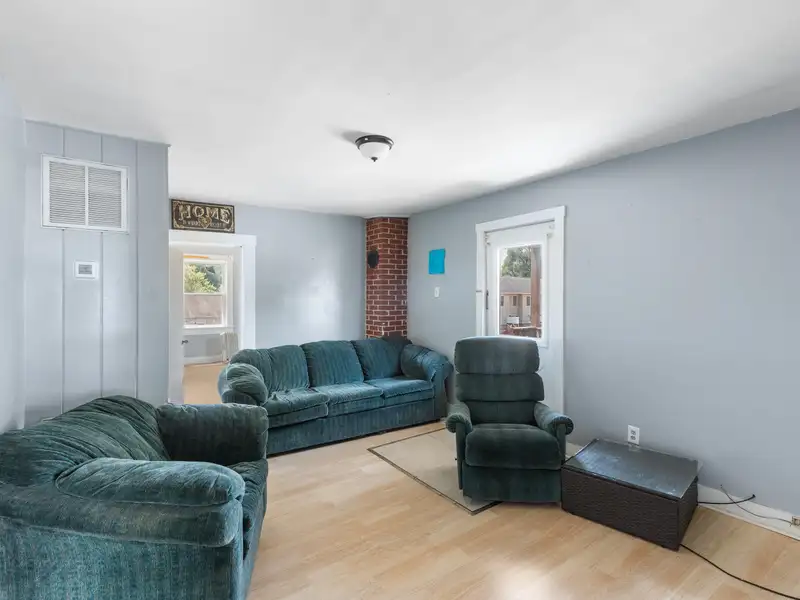 Mixed-use Property in Elkton: Antique Store with 3-bedroom Apartment and Ample Parking
