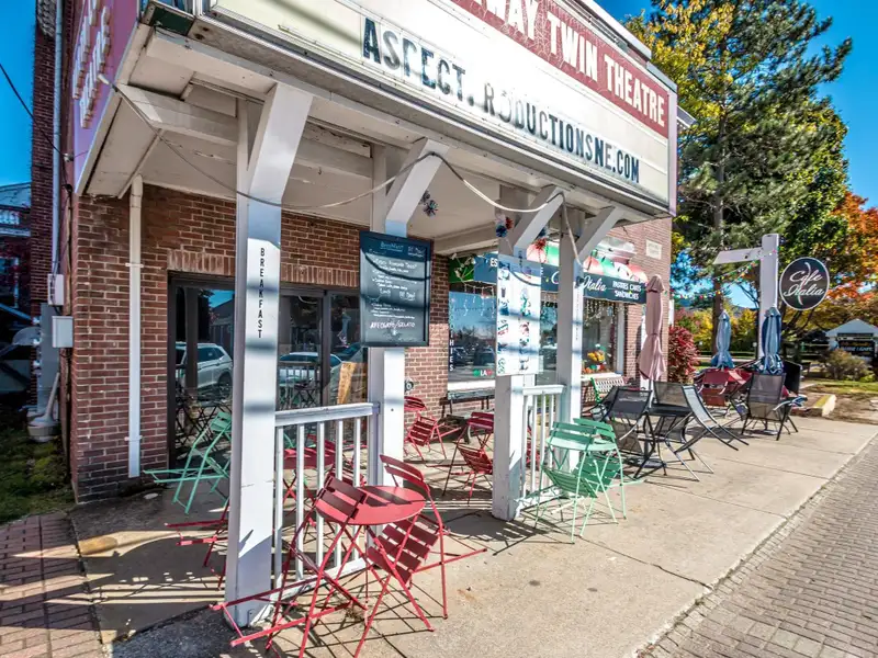 Established Coffee and Sweet Shop in Prime North Conway Village Location