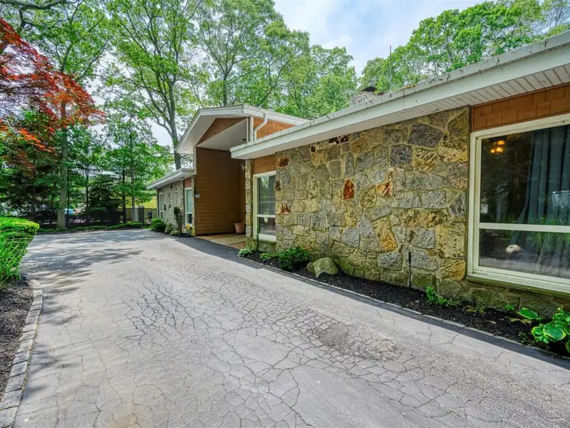 Unique Multi-use Property with Dental Practice and 2+ Bedroom Apartment in Prime Location