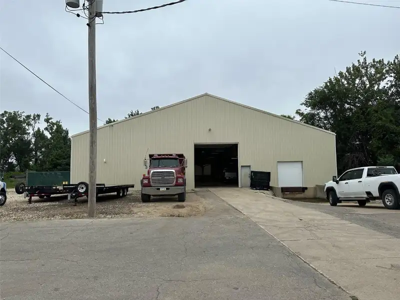 Updated Free-standing Warehouse with Loading Dock Near Hwy 30/i-380 Access