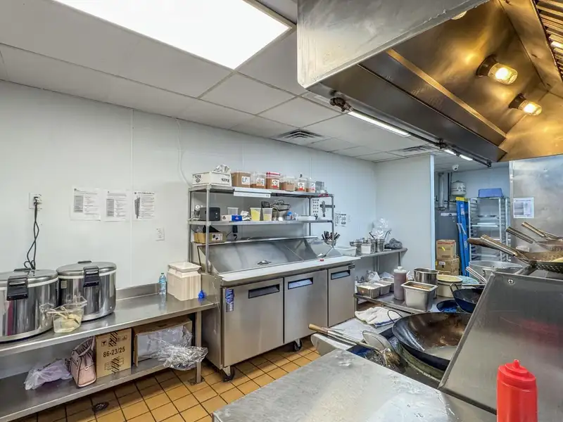 Prime Commercial Restaurant Space in High-traffic Location, 2915 Sq. Ft.