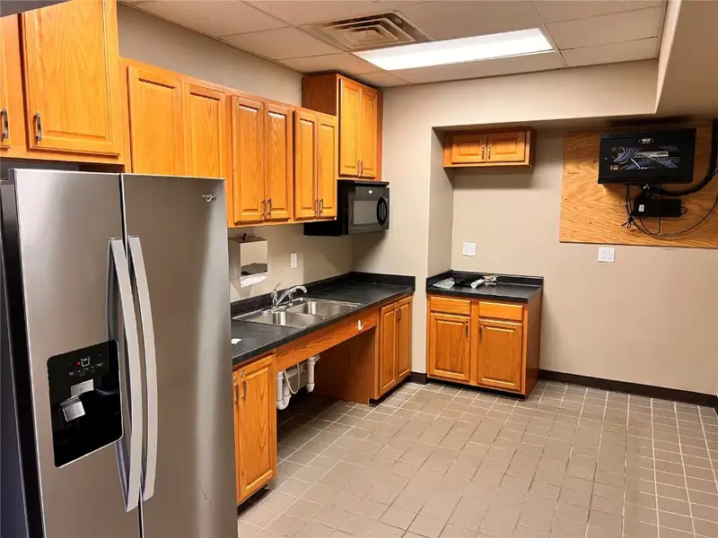 Affordable Commercial Space with Private Entrance and Kitchenette in Sw Side Location