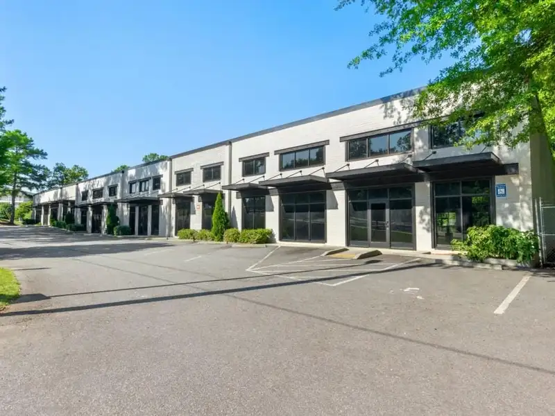 Industrial/flex Building in Prime Atlanta Location with Recent Upgrades and Parking Options