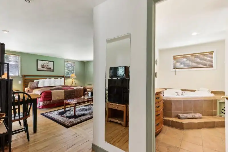Turnkey B&b and Event Center in Wisconsin Dells with 17 Guest Suites