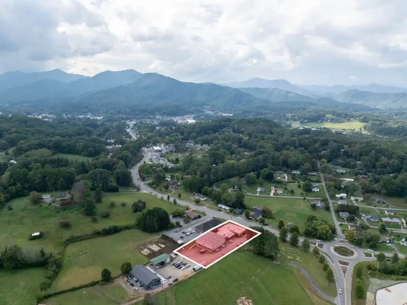 Office and Warehouse Facility in Waynesville Business Park with 9,000+ Sq. Ft.
