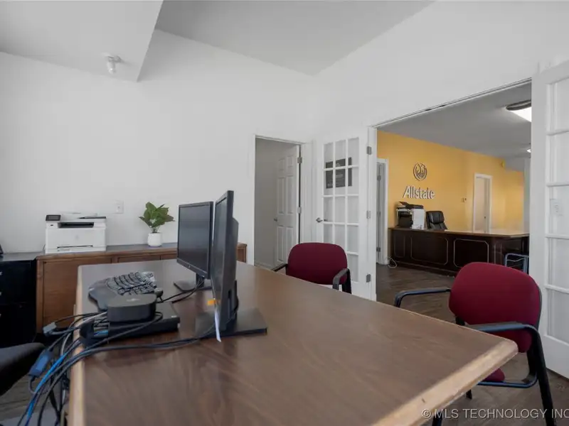 Commercial Office Space with Storage and Tenant in Growing Sapulpa, Oklahoma